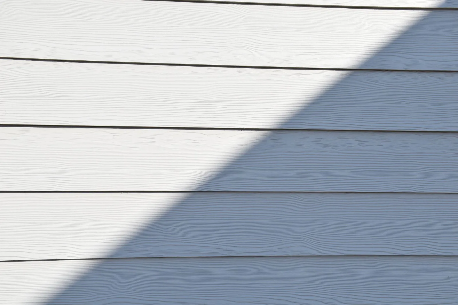 Siding replacement cost per square foot varies by material