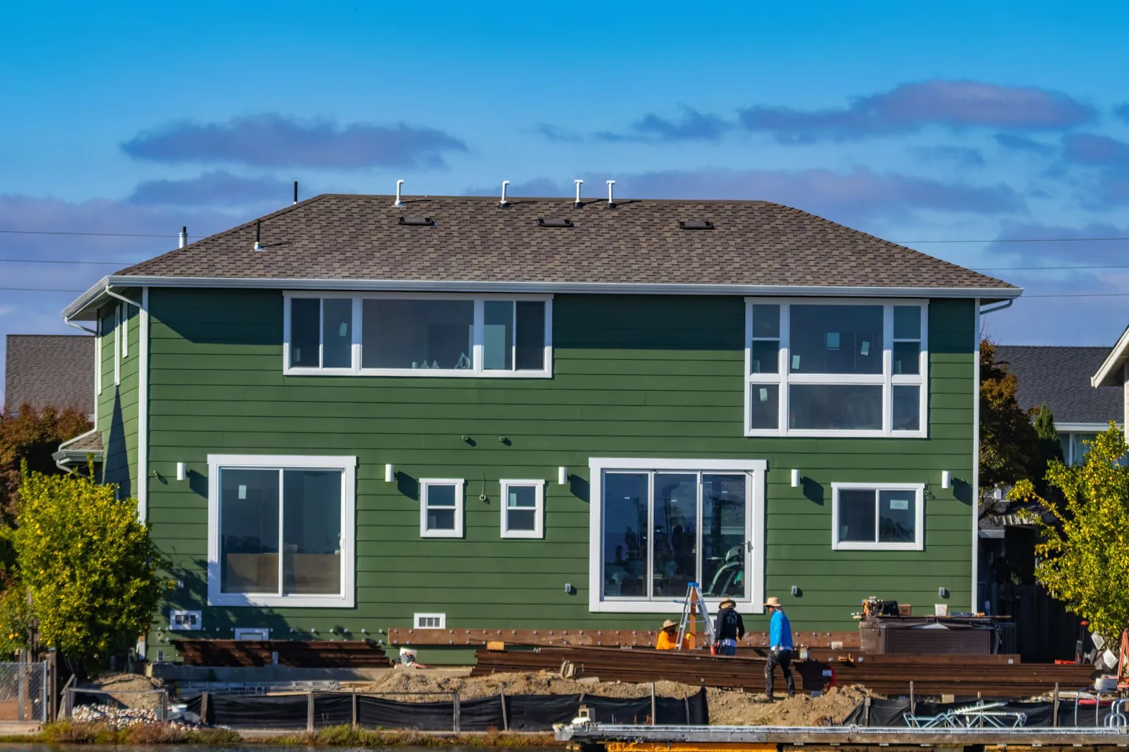 siding installation cost per square foot varies by vinyl, fiber cement, and wood