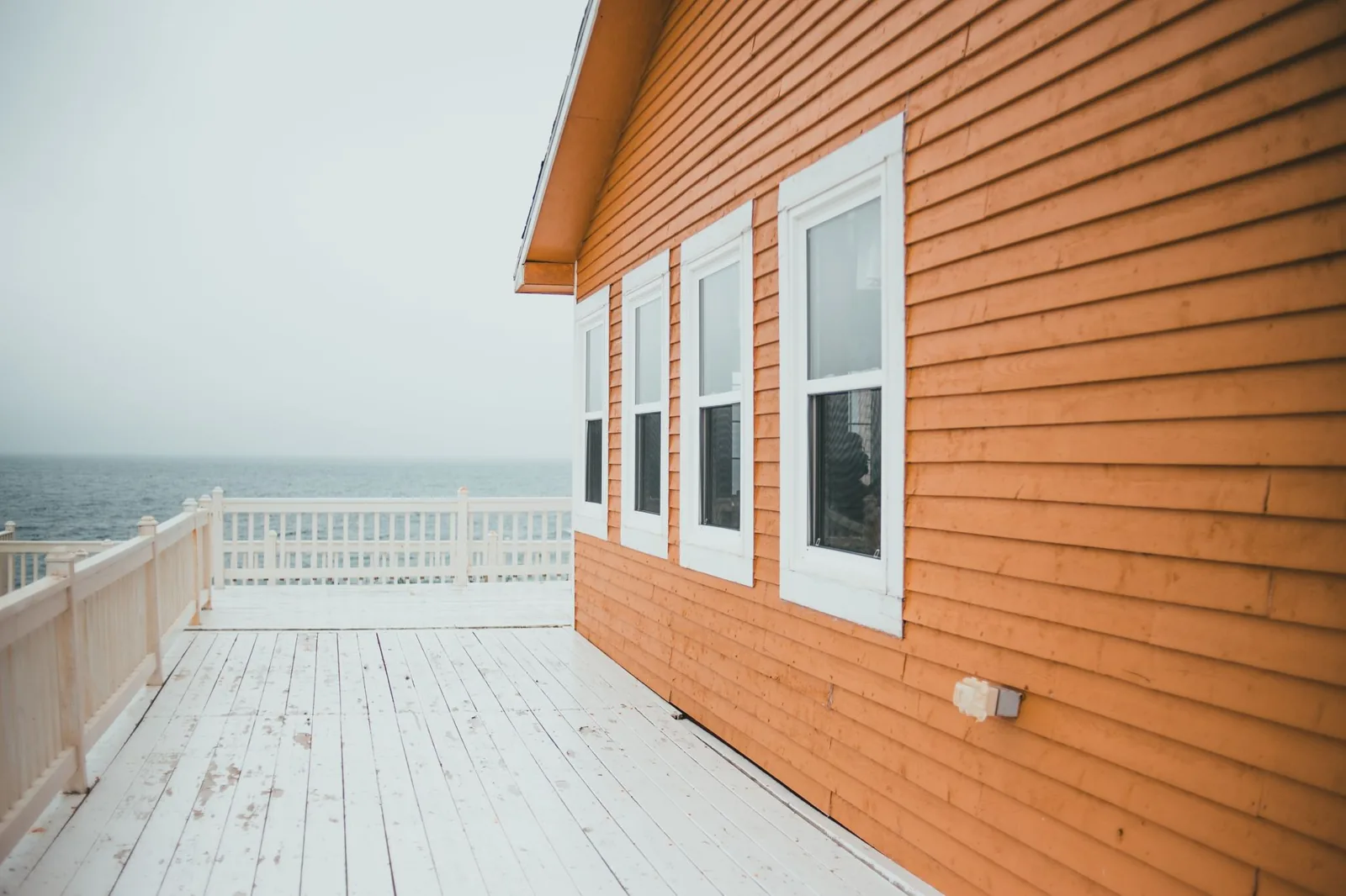 How much should siding replacement cost depends heavily on the siding material you choose