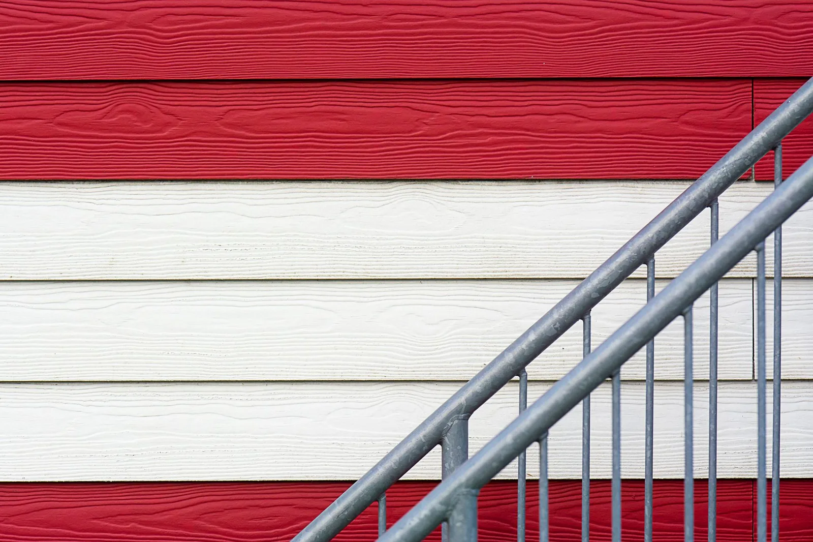 Comparing the cost of vinyl, fiber cement, and wood siding